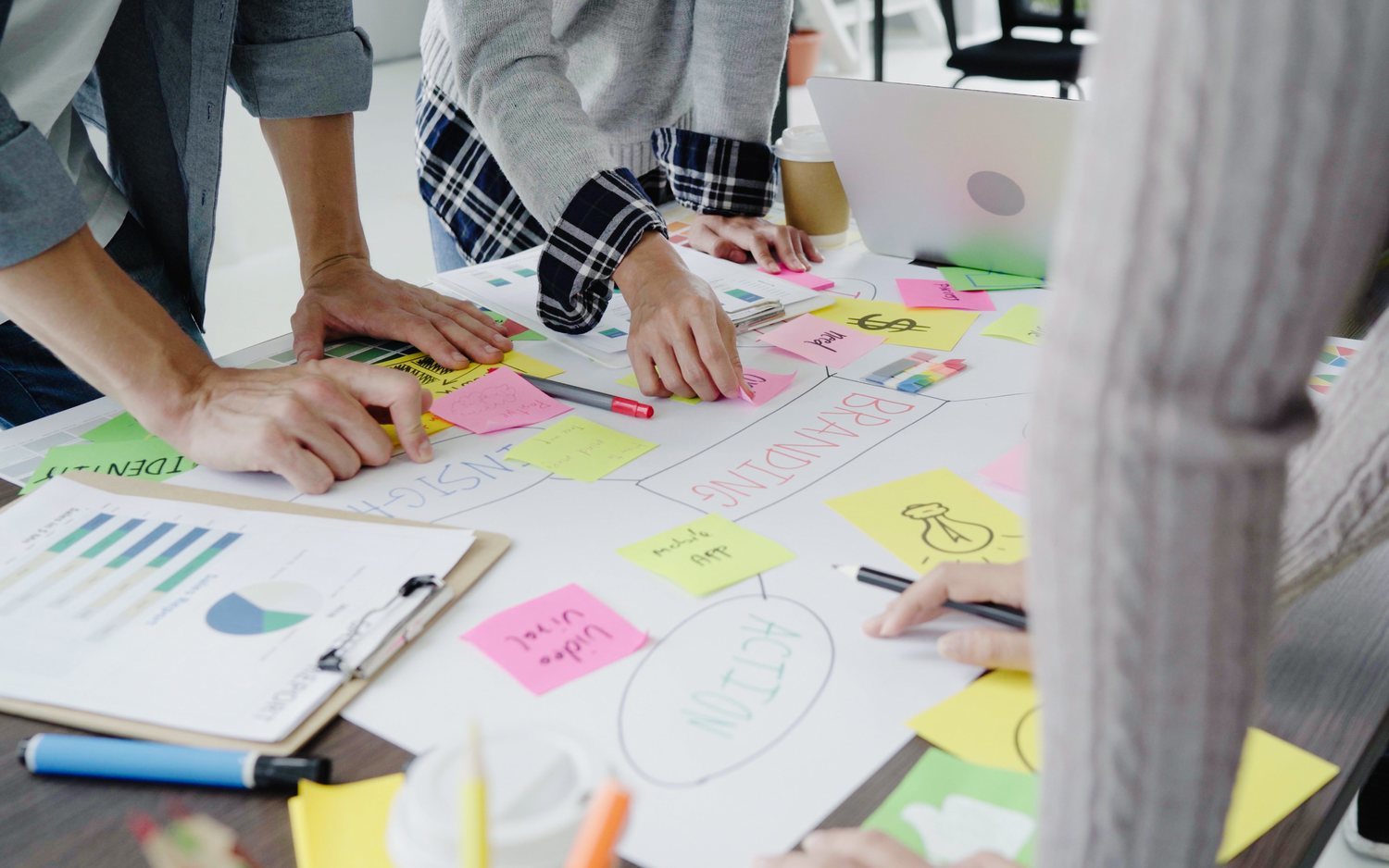 Cómo llevar a cabo una sesión de brainstorming productiva